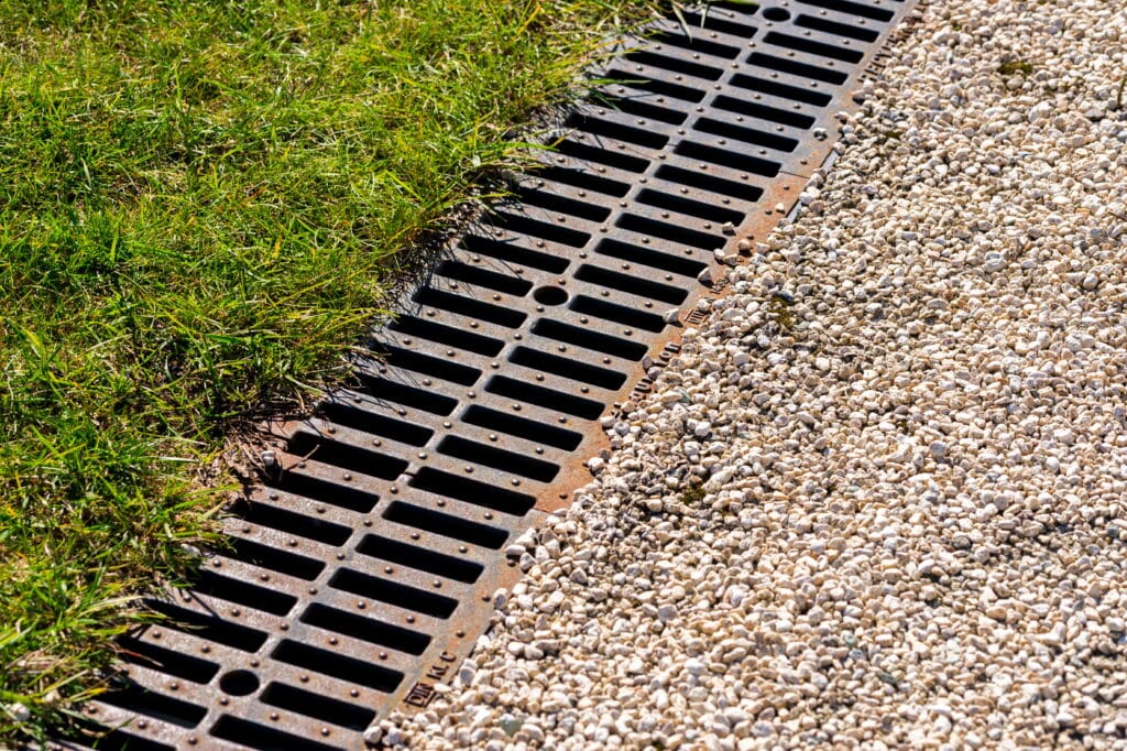 Drainage solution for the area around a foundation